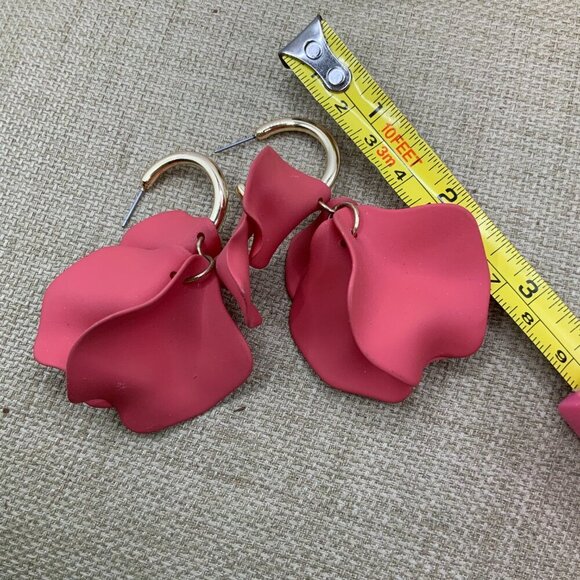 Flower Pink Petal Gold Tone Hoop Dangling Earrings - Picture 4 of 4